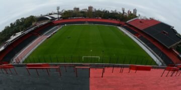 NO PUEDE IR A LA CANCHA POR ADEUDAR LA CUOTA ALIMENTARIA DE SU HIJO
