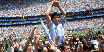 UN LLANTO DESDE EL POTRERO: MURIÓ DIEGO MARADONA