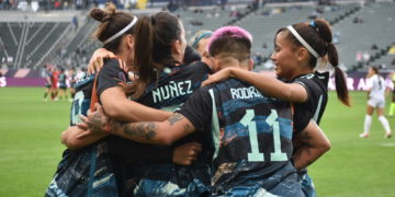 COPA DE ORO: LA SELECCIÓN FEMENINA DE FÚTBOL GOLEÓ A DOMINICANA